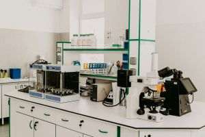 Reuters: Anthropic a deschis un laborator de biologie fizică pentru a-şi extinde ambiţiile în ştiinţa medicamentelor